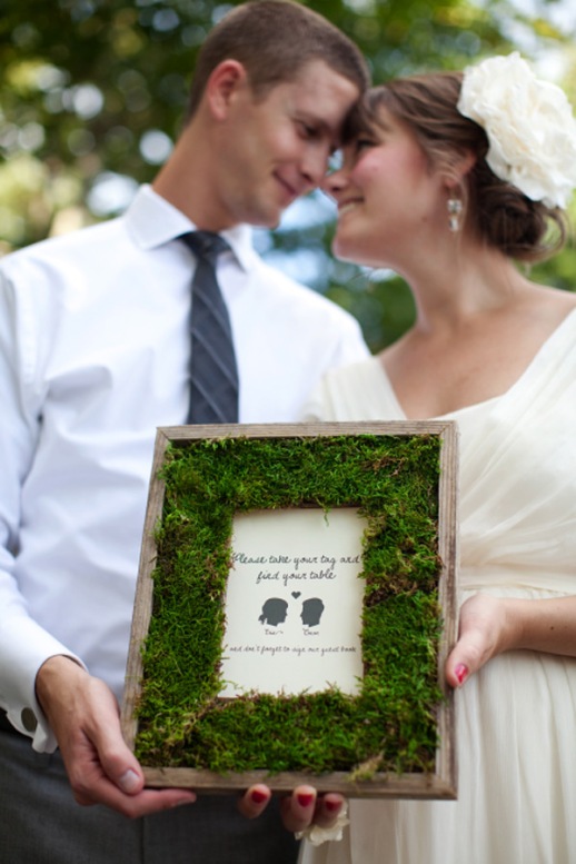 Moss frame with directions for wedding guests.